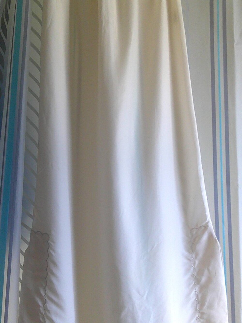 "Saks Fifth Avenue" VTG Silky Nylon 1/2 Slip Scalloped Trim/Slits Sz S 36" Long